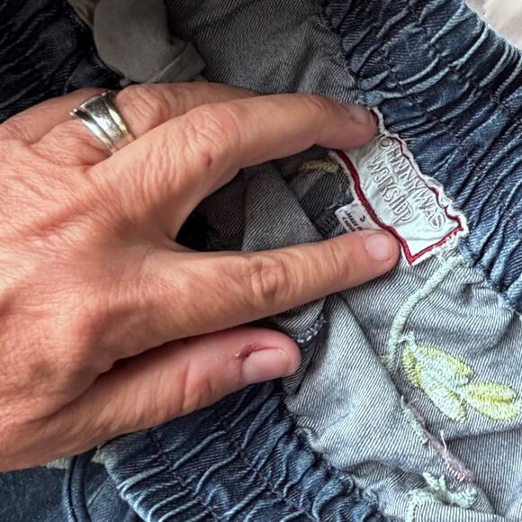 Johnny Was Floral Embroidered Denim Shorts Small - Picture 4 of 4